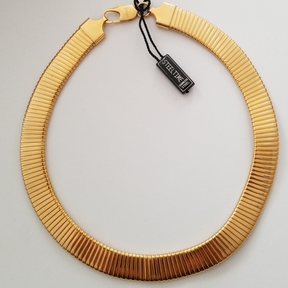 Gold ribbed choker